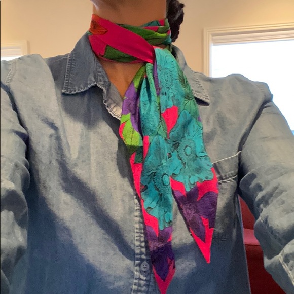 Vintage Liz Claiborne silk scarf - Picture 7 of 15